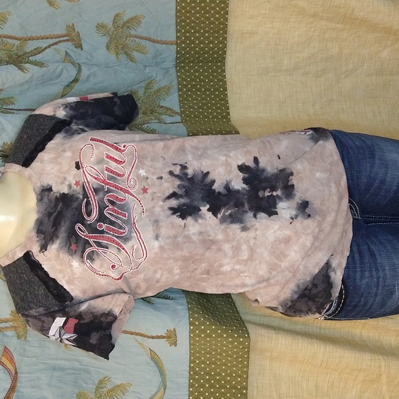 Medium Sinful by Affliction shirt - Picture 4 of 8